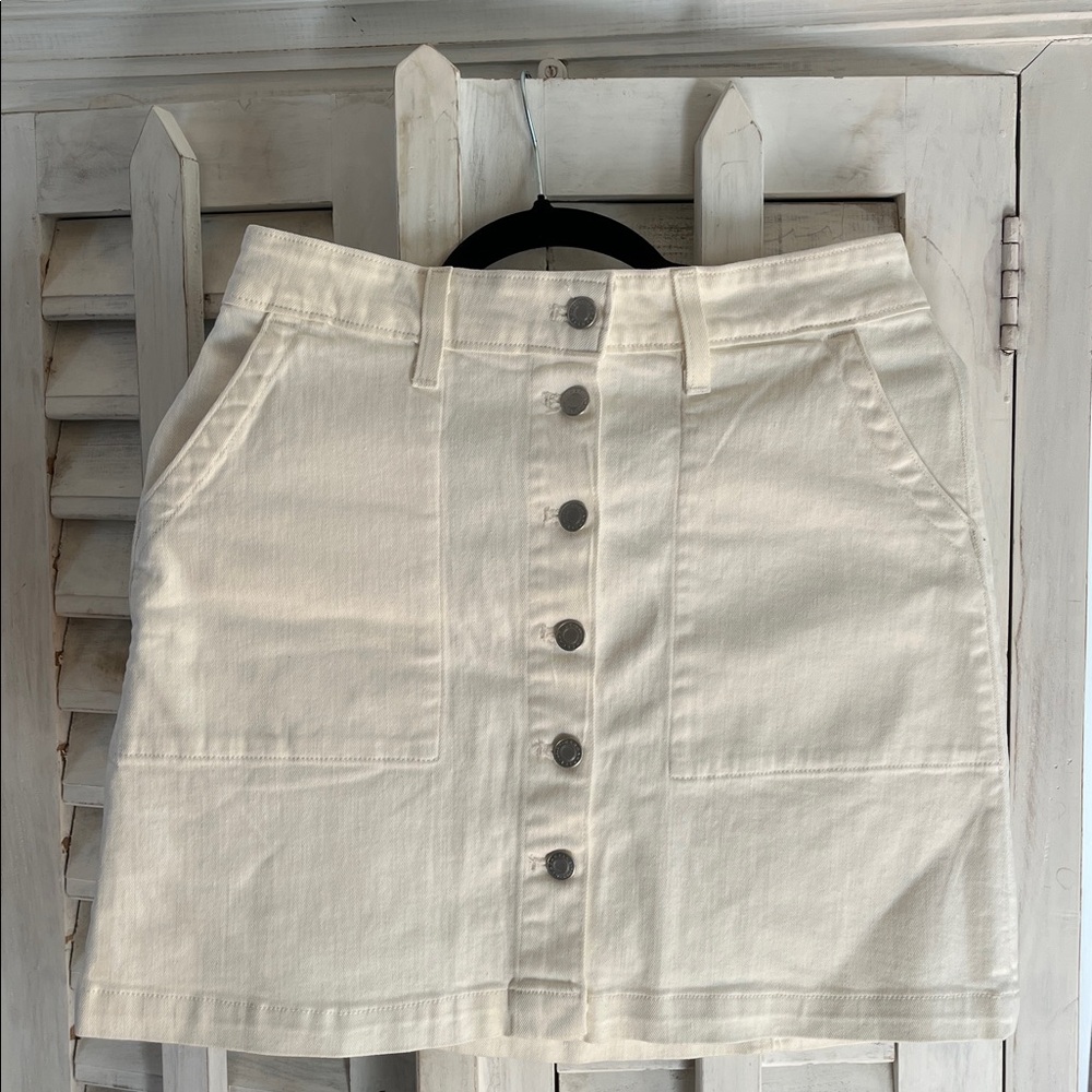 J. Crew White Button Denim Skirt Size 6. Runs on the smaller side. Some stretch